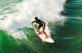 半岛体育入口-奥斯梅恩复出首秀出彩，广州队主场横扫纽约尼克斯，豪取2连胜